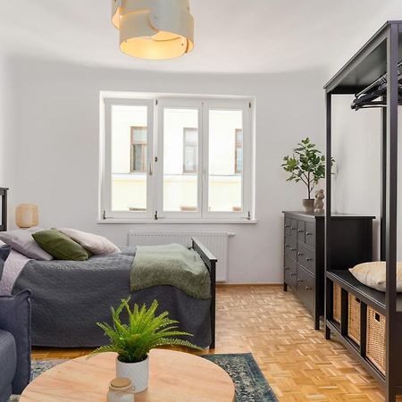 King Bed Home, 3 Bed Rooms, Perfect For Long Term Stay Виена Екстериор снимка
