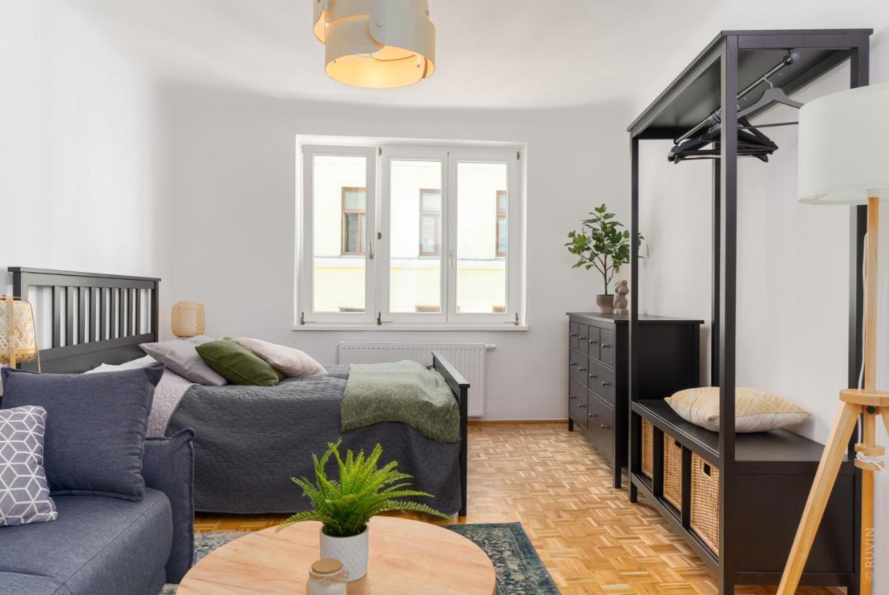King Bed Home, 3 Bed Rooms, Perfect For Long Term Stay Виена Екстериор снимка