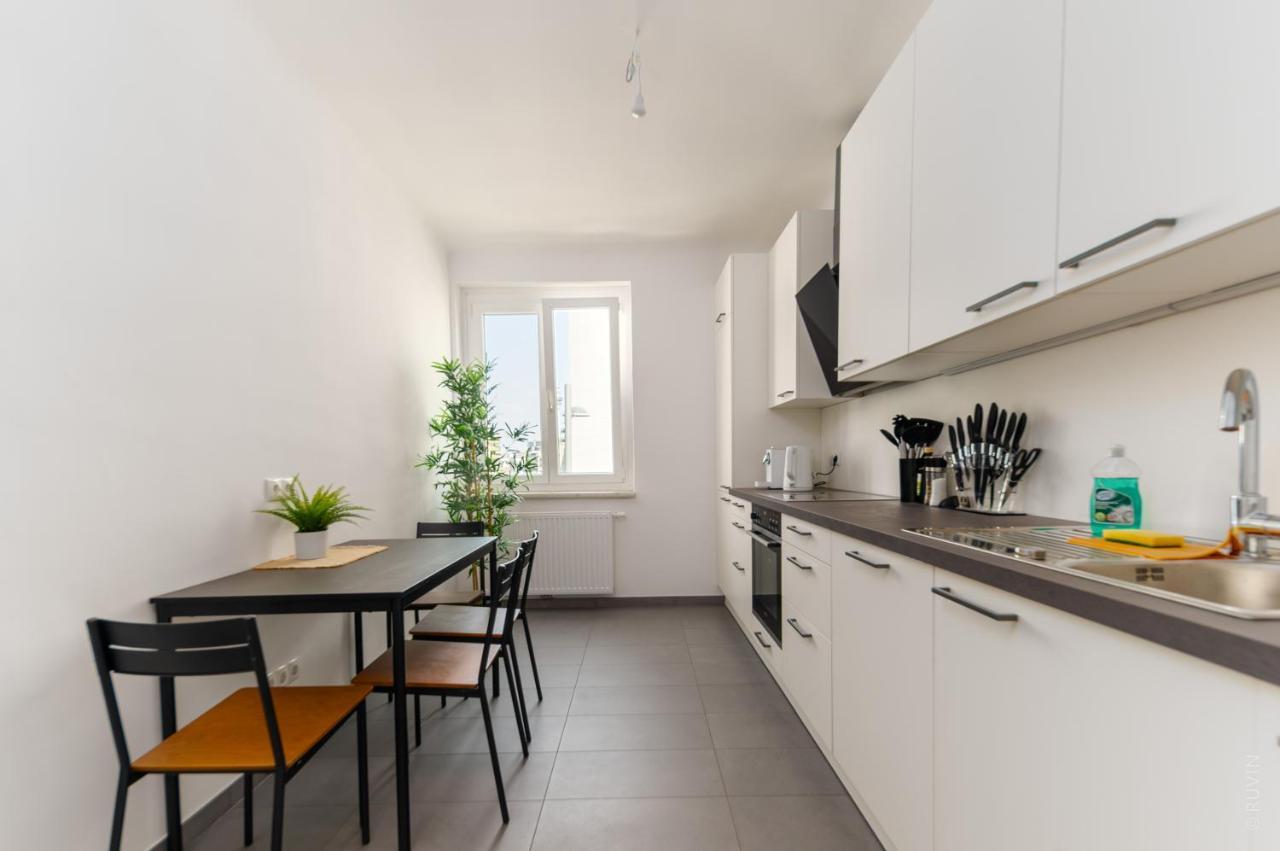 King Bed Home, 3 Bed Rooms, Perfect For Long Term Stay Виена Екстериор снимка